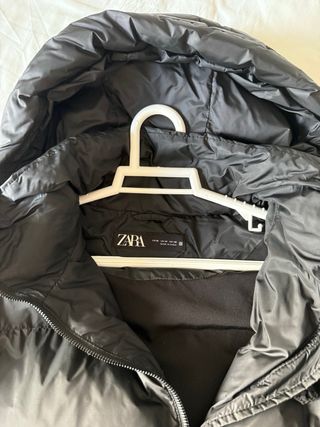 Plumas negro oversize Zara