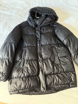 Plumas negro oversize Zara