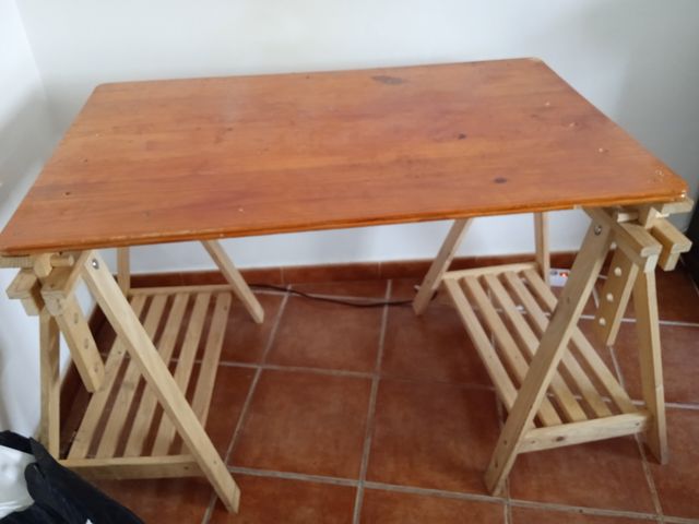 MESA CON PAR DE BORRIQUITAS REGULABLESTA