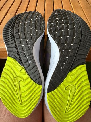 Running Nike vomero 15 mujer talla 38.5  