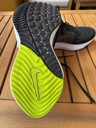 Running Nike vomero 15 mujer talla 38.5  