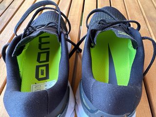 Running Nike vomero 15 mujer talla 38.5  