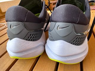 Running Nike vomero 15 mujer talla 38.5  