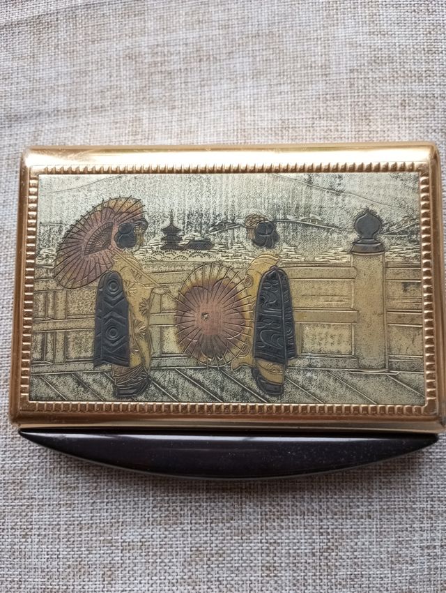 Pitillera retro 60. Buen estado.