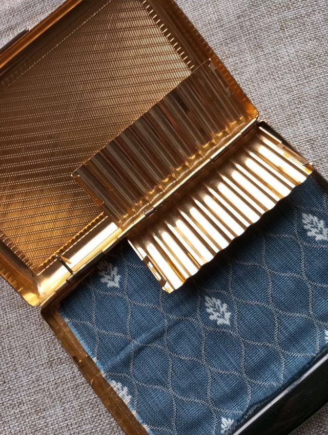 Pitillera retro 60. Buen estado.