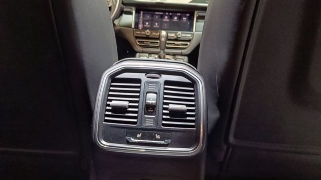 PORSCHE Macan GTS