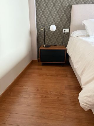 Dos mesitas noche 2 cajones - Madera y cristal