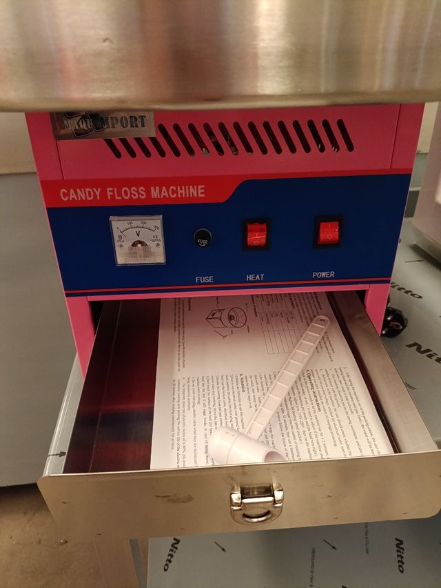 Máquina eléctrica de algodón dulce industrial.