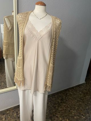 Chaleco y top beige. Nuevo.
