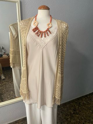 Chaleco y top beige. Nuevo.