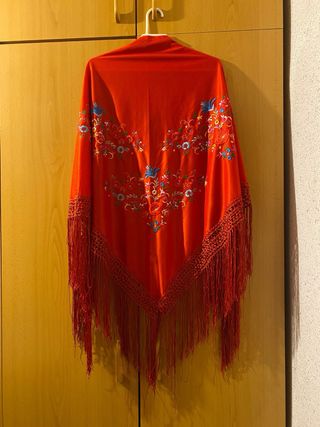 Manton rojo flamenco bordado