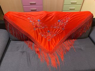 Manton rojo flamenco bordado