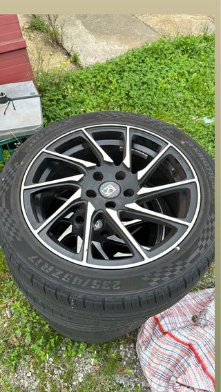 Llantas 17" con neumáticos