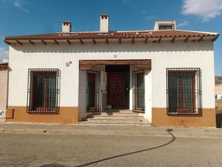 Vendo casa prácticamente nueva.