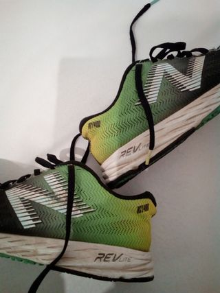 Lote:Chaquetón Joma, zapas New Balance, Levis....