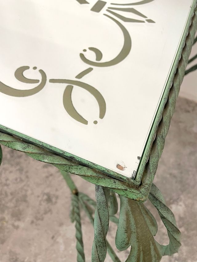 Mesa francesa de centro ó auxiliar vintage