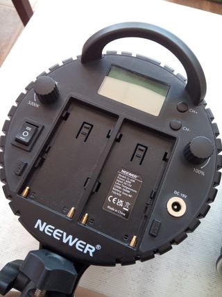 Foco NEEWER CL-60B, ideal para vídeo y fotografía