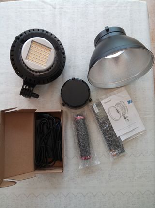 Foco NEEWER CL-60B, ideal para vídeo y fotografía