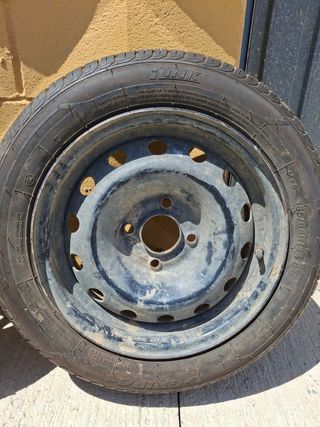 Ruedas totalmente nuevas con llantas Citroën 