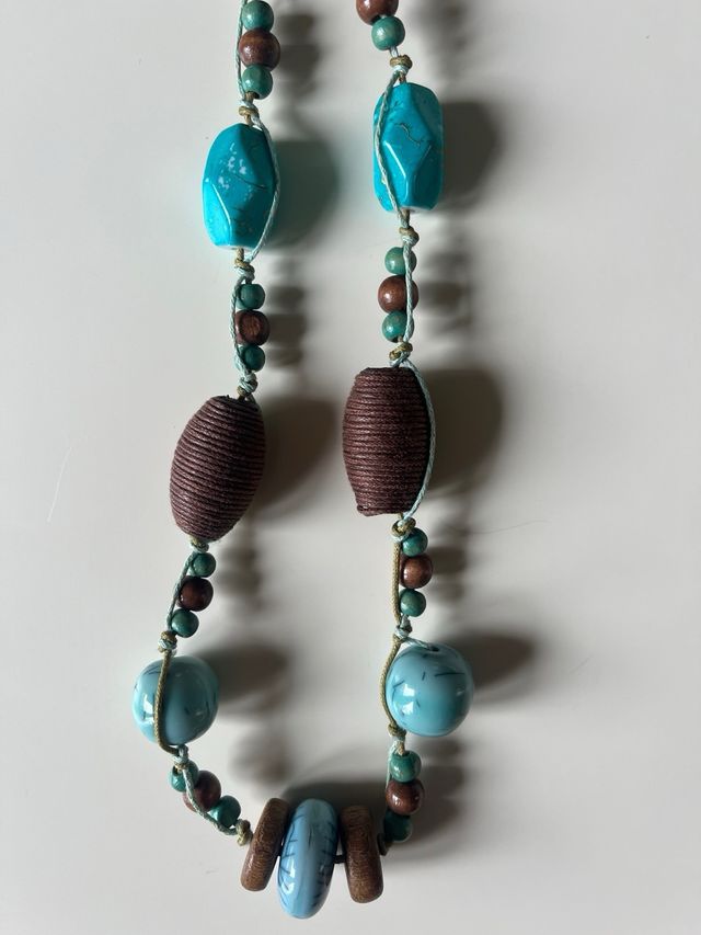 Collana lunga azzurra e marrone