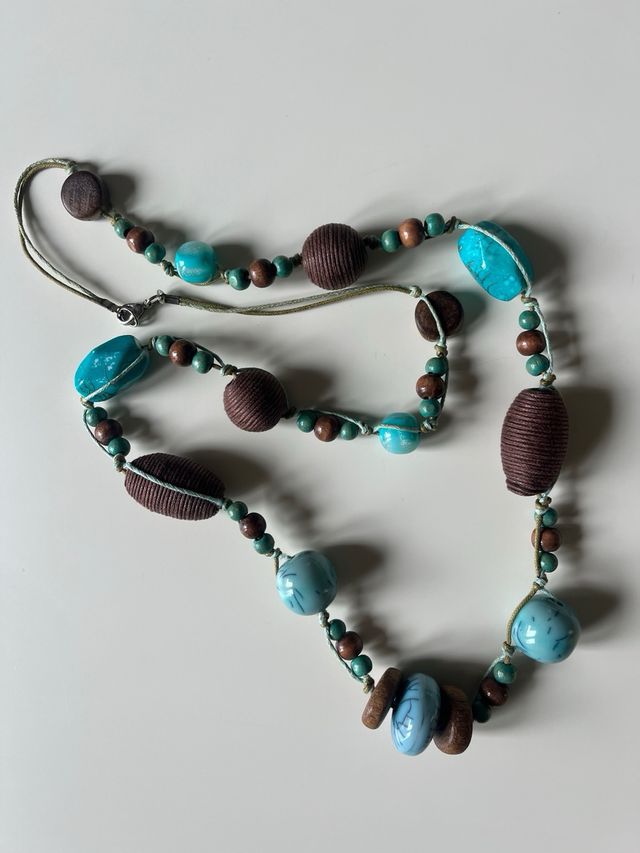 Collana lunga azzurra e marrone