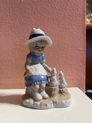 Statuetta in porcellana vintage
