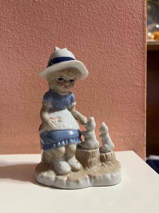 Statuetta in porcellana vintage