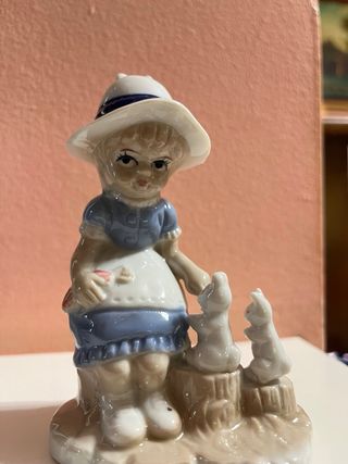 Statuetta in porcellana vintage