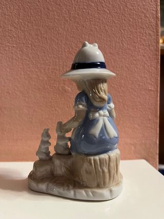 Statuetta in porcellana vintage