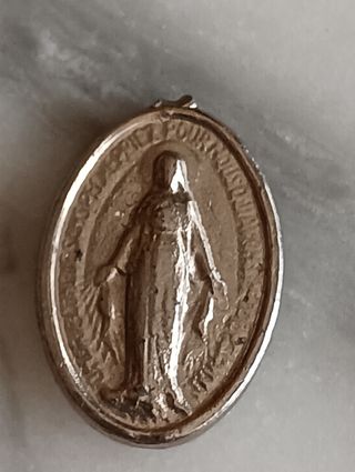 2 medallas plata Lourdes + 2 medallas de metal