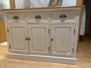 Mueble recibidor blanco y madera