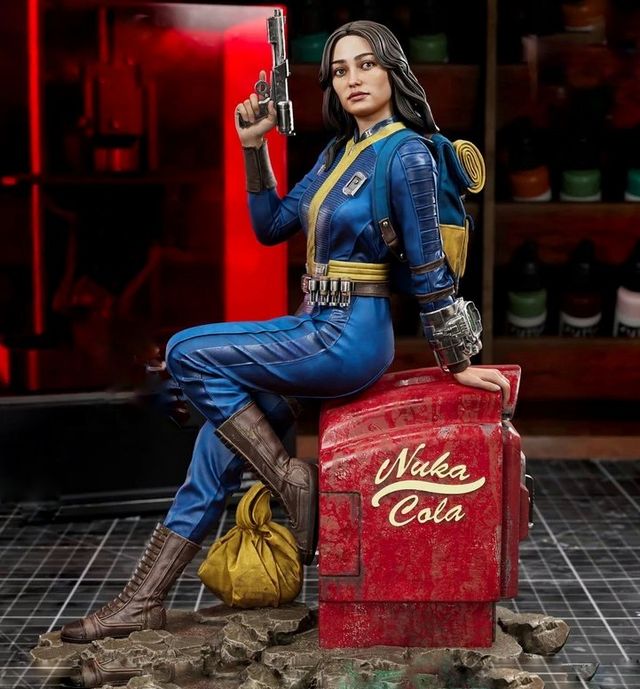 LUCY figura del videogioco Fallout con the Ghoul