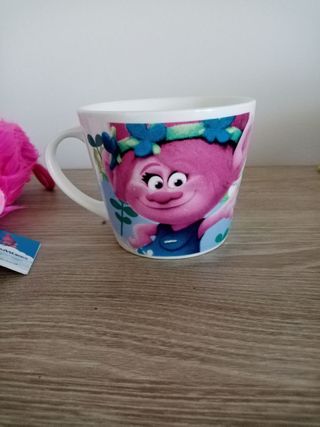 Juego de un vaso y una muñeca Troll Poppy