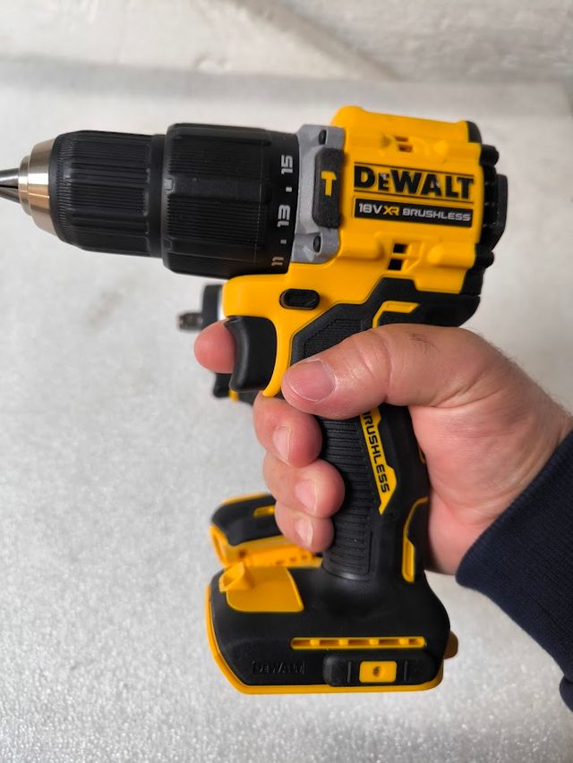 DEWALT Llave impacto Y taladro percutor ESTRENAR
