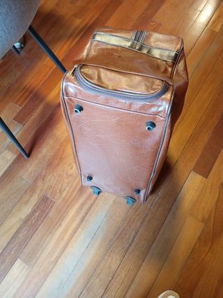 Maleta viaje marrón con ruedas