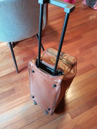 Maleta viaje marrón con ruedas