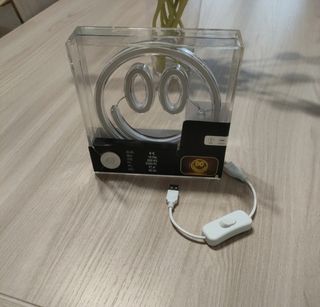Lampada LED a forma di sorriso gialla