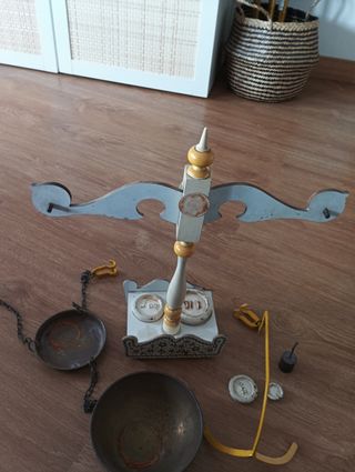 Balanza romana antigua: madera y metal