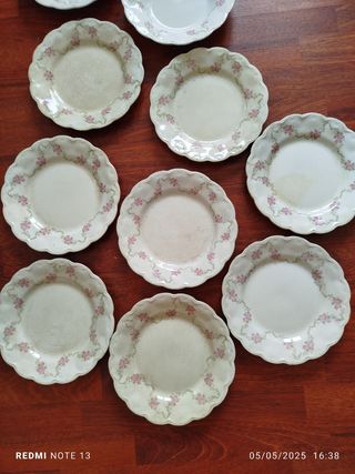 13 Platos antiguos  Porcelana Sevilla L.C.S.J.