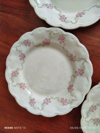 13 Platos antiguos  Porcelana Sevilla L.C.S.J.