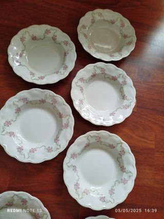 13 Platos antiguos  Porcelana Sevilla L.C.S.J.