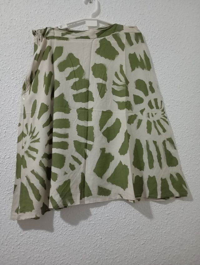 Falda estampada beige y verde oliva