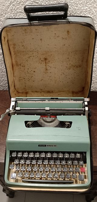 Olivetti Lettera 32: Máquina de escribir