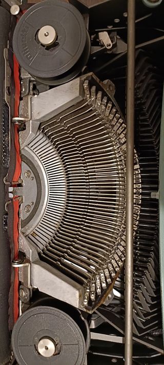 Olivetti Lettera 32: Máquina de escribir