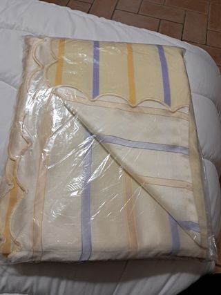 Copriletto matrimoniale in raso e cotone rigato