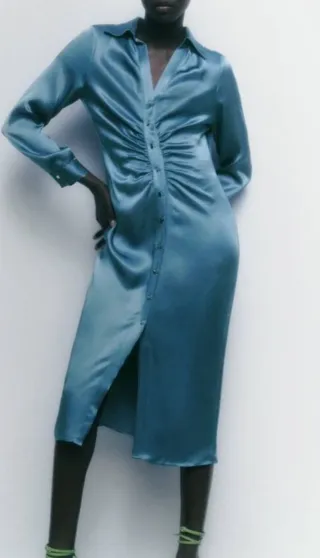 Vestido midi fruncido satén zara