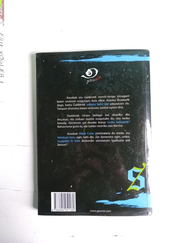 Libro "Hiru istripu eta bi amodio"