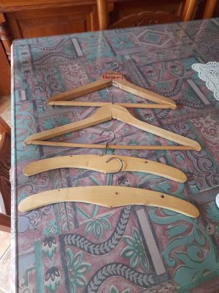 4 Perchas Madera Ilari