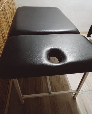 Camilla profesional de masajes.