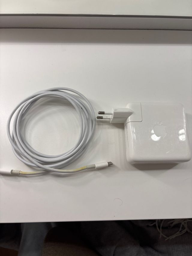 Cargador y enchufe mackbook 87W